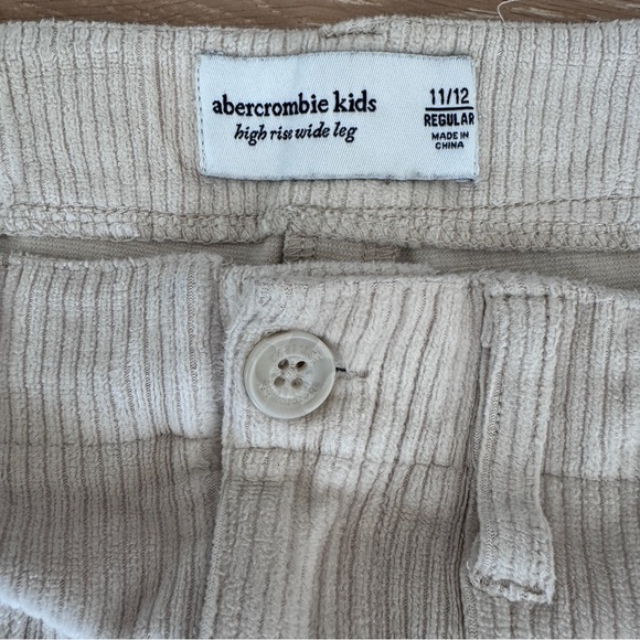 Abercrombie Kids High Rise Wide Leg Corduroy Cargo Pants in cream size 11/12 - Picture 5 of 11